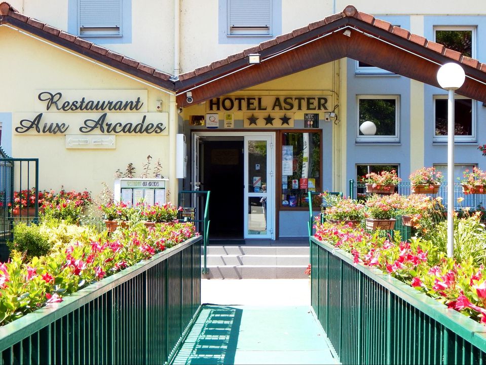 Restaurant Logis Hôtel Aster Rest. Aux Arcades à Val de Briey, France