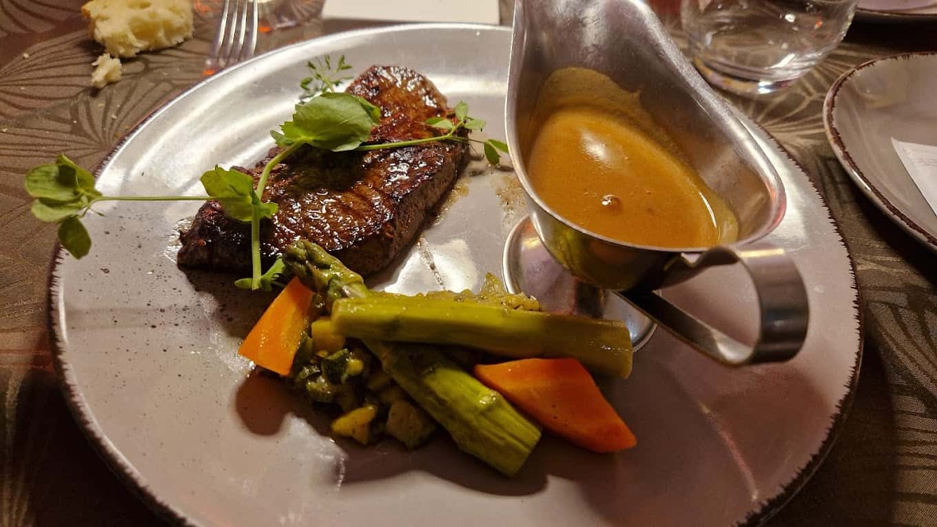 Restaurant Logis Hôtel Aster Rest. Aux Arcades à Val de Briey, France