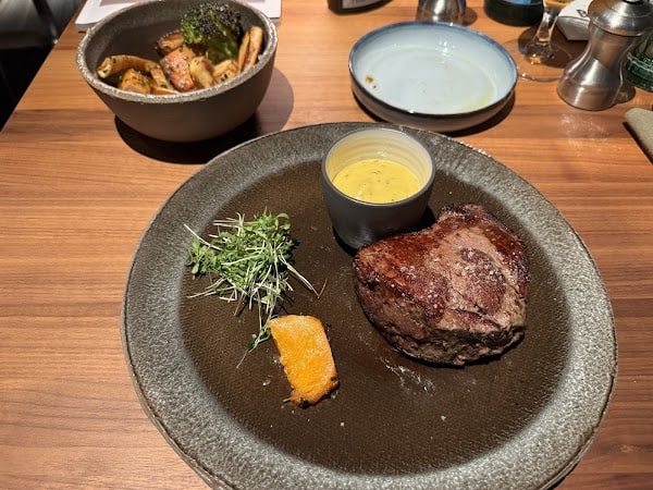 Restaurant Um Plateau – Bar où manger à Luxembourg 🇱🇺, Luxembourg