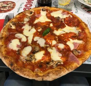 Pizza regina + salami piquant - Pomodoro - France - Augny