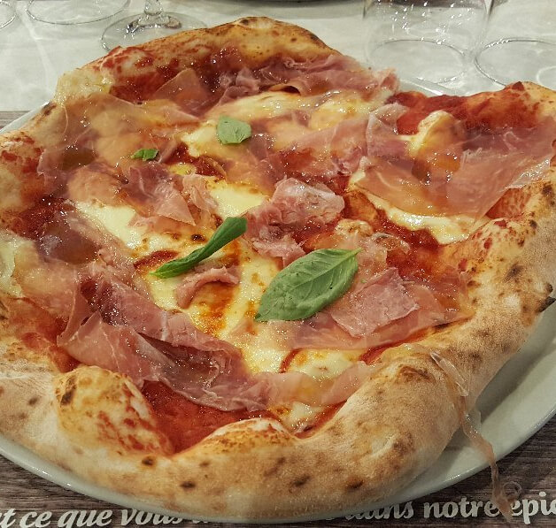 Pizza parmiggiana - Pomodoro - France - Sainte-Marie-aux-Chênes