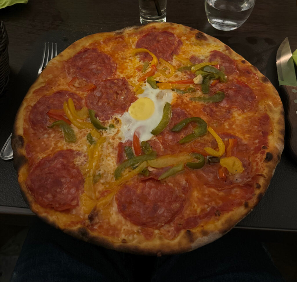 Pizza diavola + oeuf - Antica Roma - Belgique - Attert