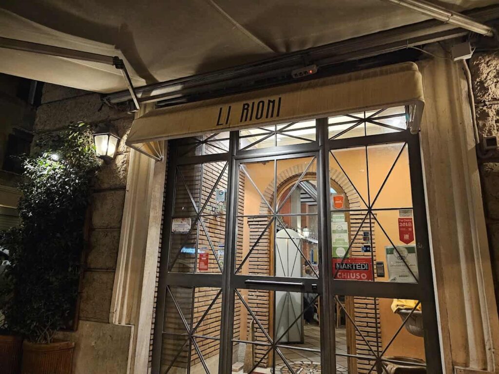 Restaurant Li Rioni a Santiquattro à Rome, Italie