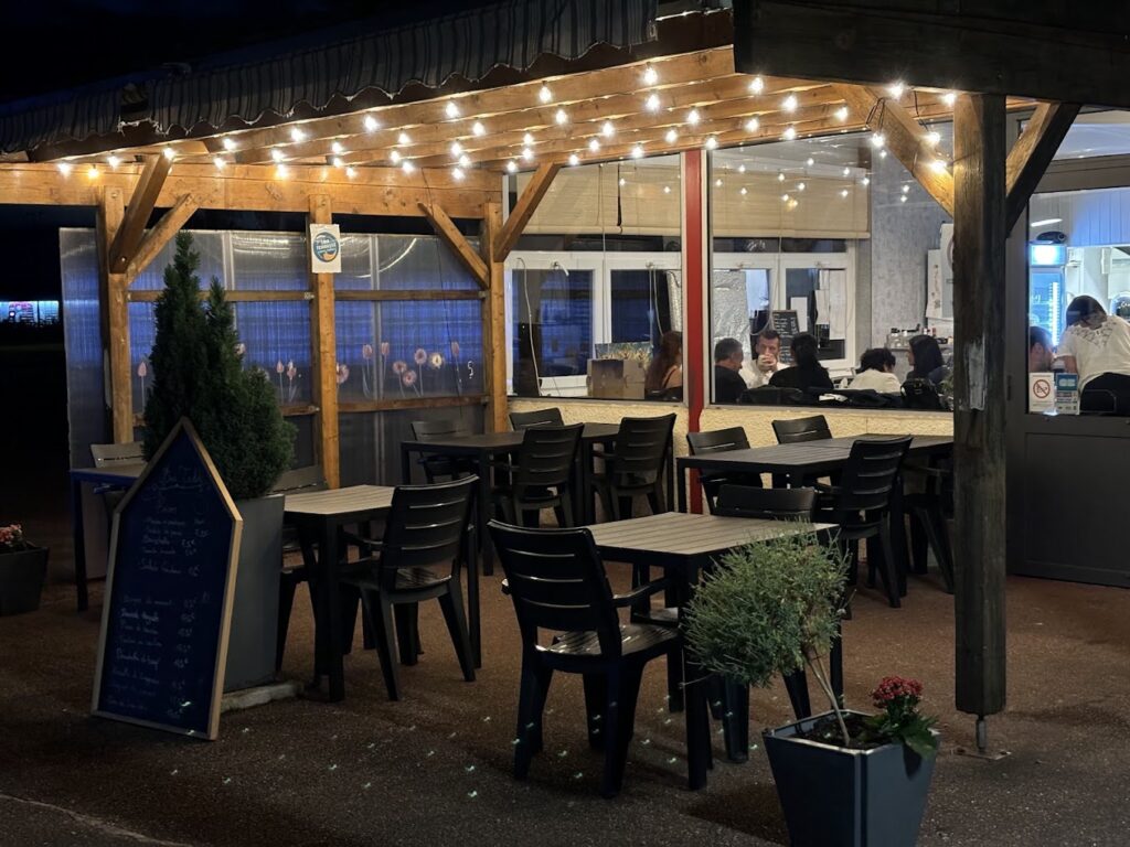 Restaurant Aaa Table. Anciennement La Croisette à Landres, France