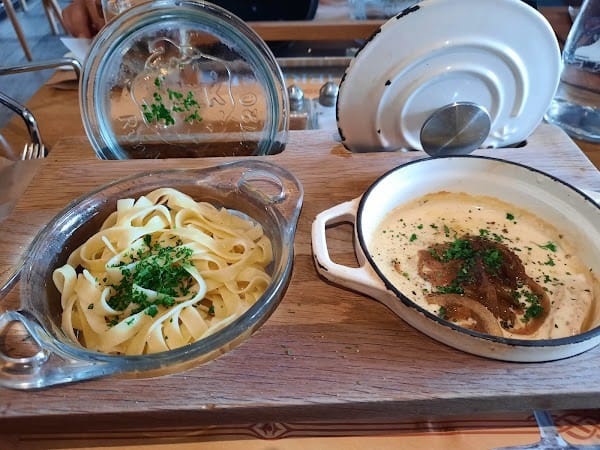 Restaurant Aux Cocottes d’Antan à Charleville-Mézières, France