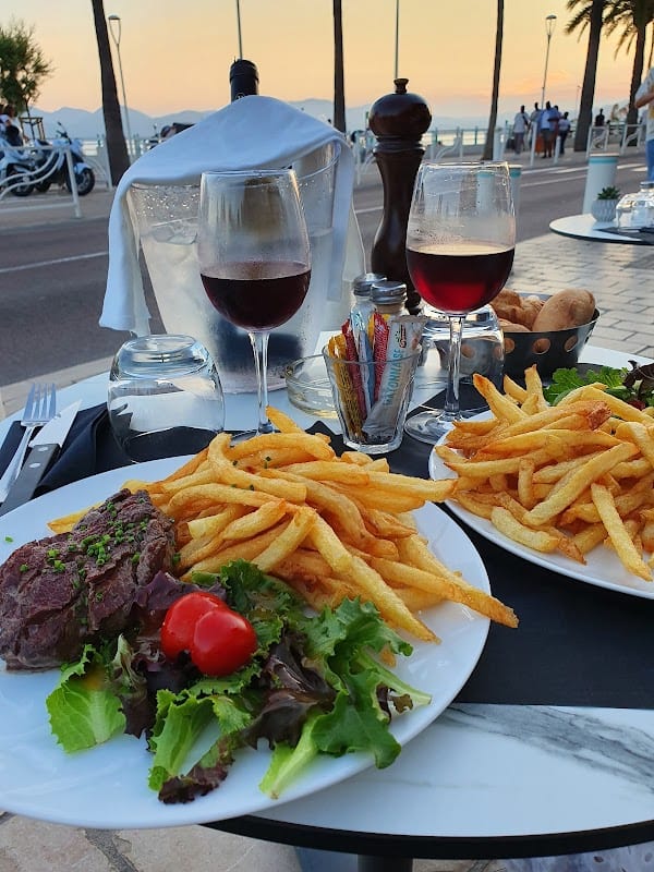 Restaurant Bay Bistro Café à Cannes, France