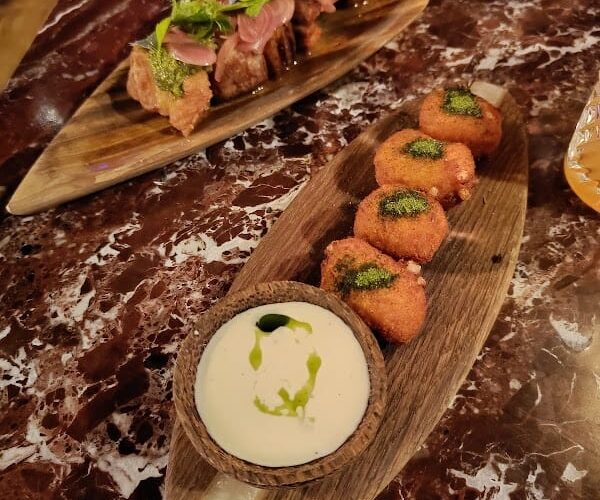 Bazurto Tignes – Festive Restaurant by Juan Arbelaez à Tignes, France