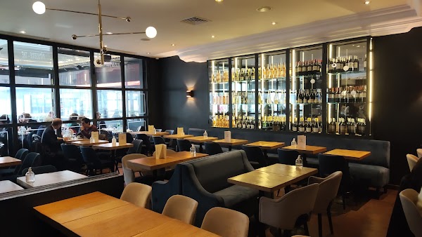 Restaurant Bistro du Faubourg à Courbevoie, France