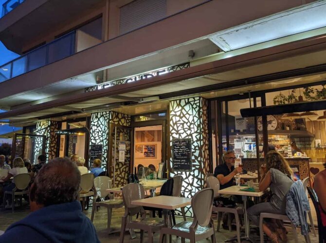 Restaurant Crêperie Le Surf à Les Sables-d'Olonne, France