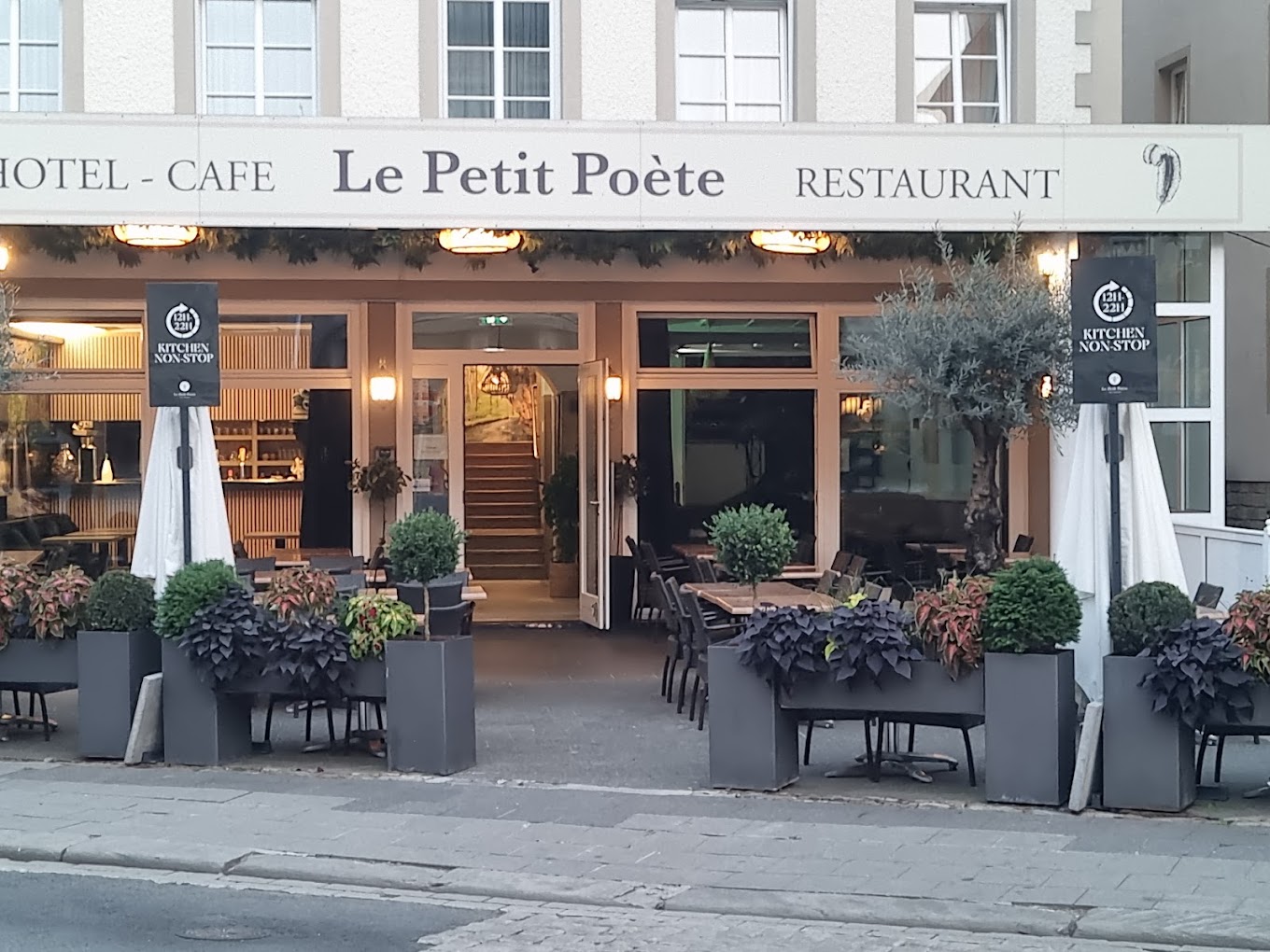 Hôtel-Restaurant Le Petit Poète à Echternach, Luxembourg — photo 3