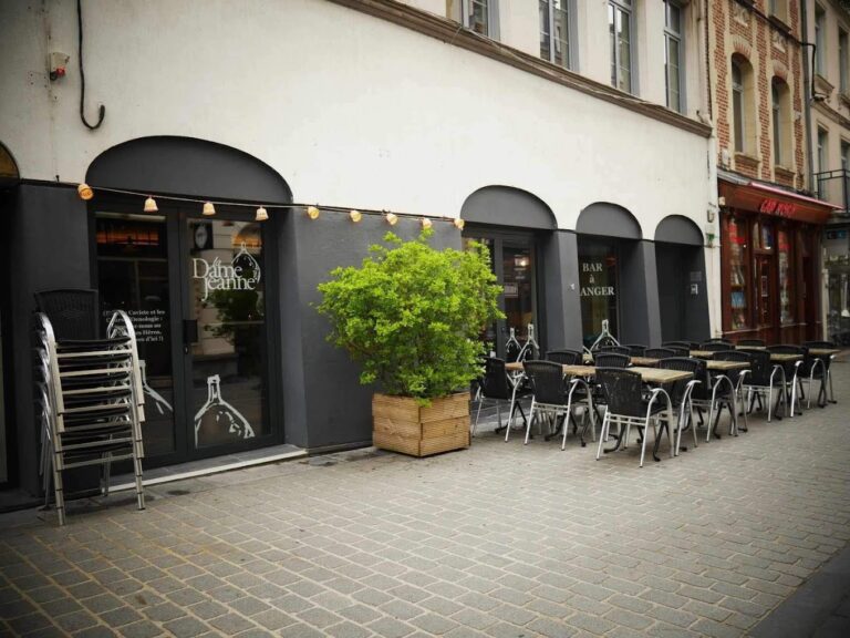 LA DAME JEANNE BAR A VIN