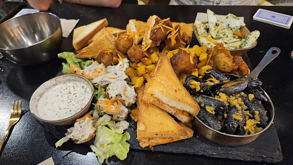 Restaurant La Malette – Bar à Tapas de la Mer et Bar à Jeux à La-Rochelle, France