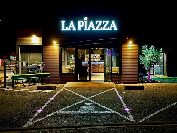 LA PIAZZA Drive Restaurant Pizza & Smash Burger à Oyonnax, France