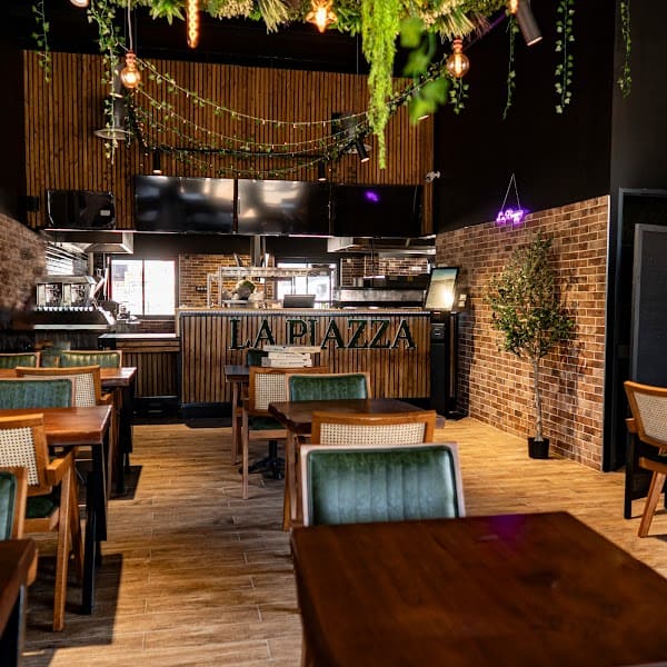LA PIAZZA Drive Restaurant Pizza & Smash Burger à Oyonnax, France