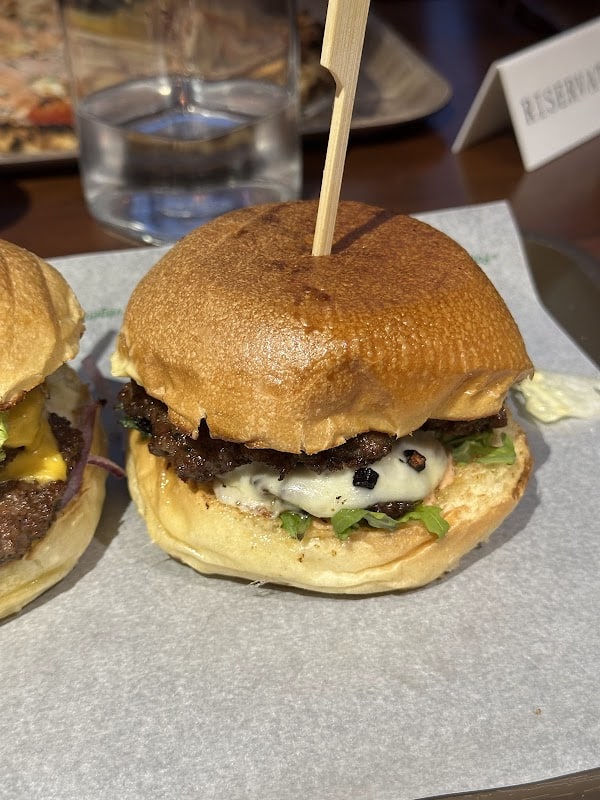 LA PIAZZA Drive Restaurant Pizza & Smash Burger à Oyonnax, France