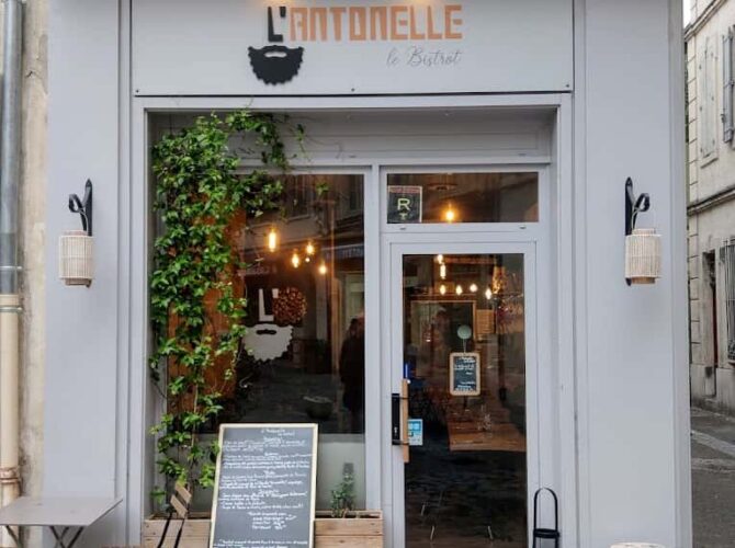 Restaurant l’Antonelle le bistrot à Arles, France