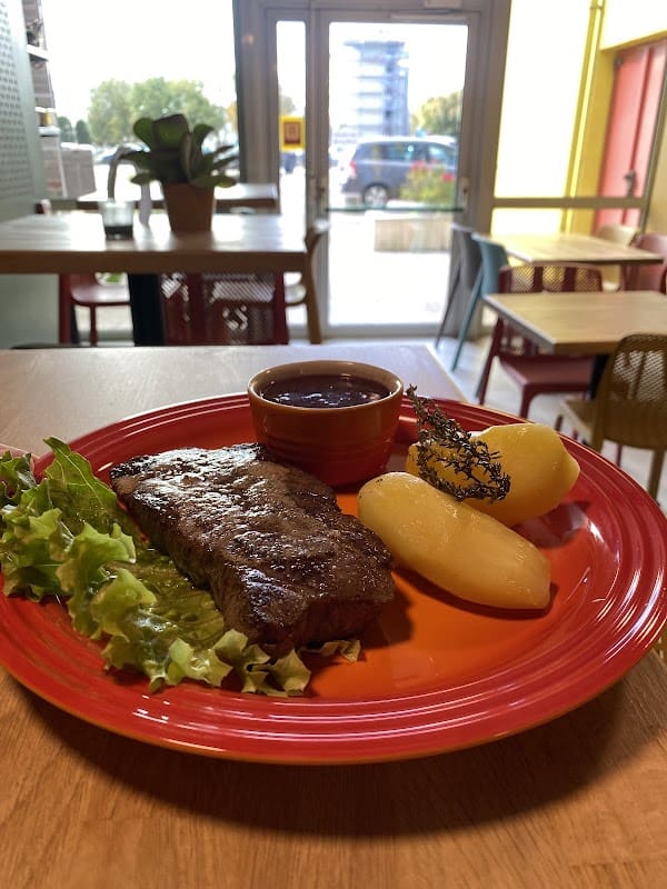 Restaurant Le café des artistes à Oyonnax, France
