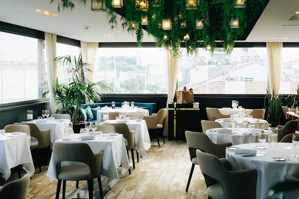Restaurant Le Roof at Five Seas Hotel à Cannes, France