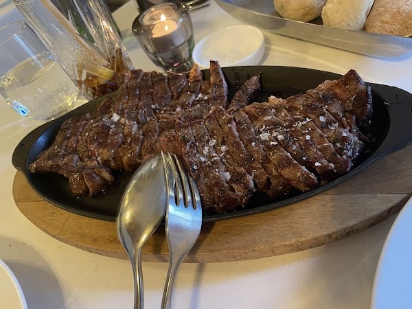 Restaurant Lucky You Beef & Seafood à Cannes, France