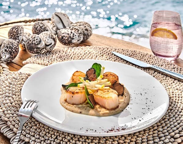 Restaurant Mademoiselle Gray Plage Barrière à Cannes, France