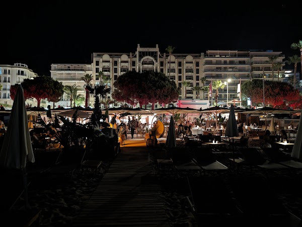 Restaurant Mademoiselle Gray Plage Barrière à Cannes, France