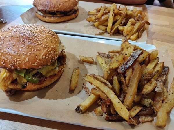 Restaurant MAKI BURGER à Nantes, France