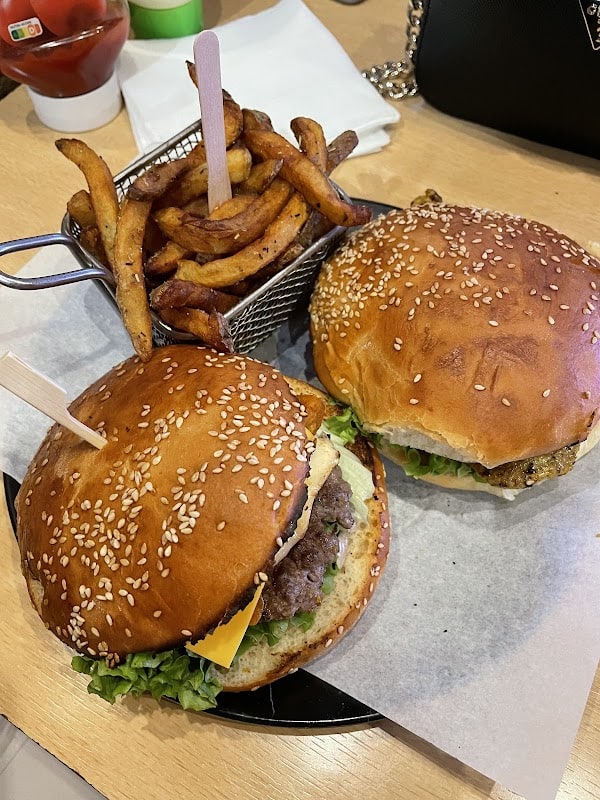 Restaurant MAKI BURGER à Nantes, France