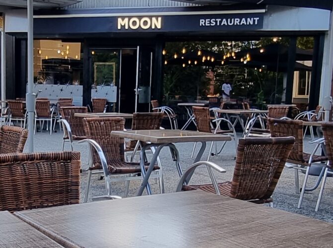 MOON RESTAURANT, Villeurbanne/Lyon à Villeurbanne, France