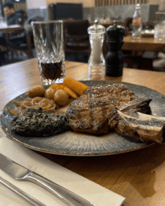 MOON Steak & Grill