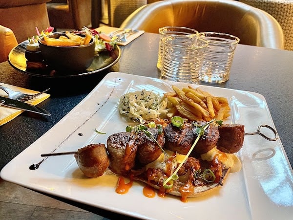 Restaurant Les 3 petits cochon’s à Laval, France