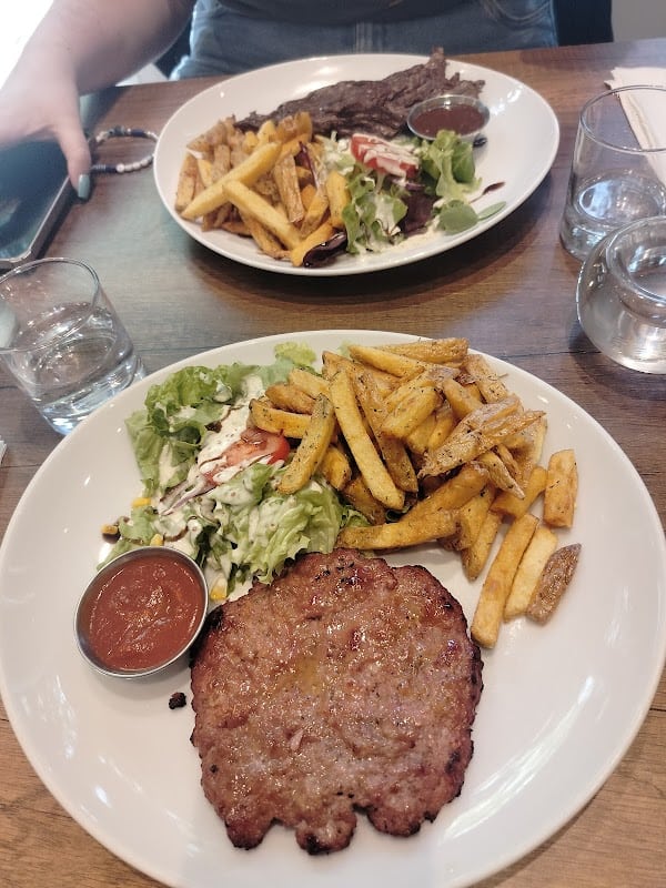 Restaurant Aux Amities Gourmandes Chez Klevis à Villeurbanne, France