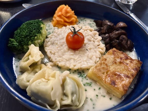 Restaurant Le Petit Périgord à Laval, France