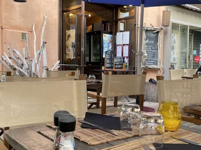 Restaurant Arles – La Mule Blanche à Arles, France