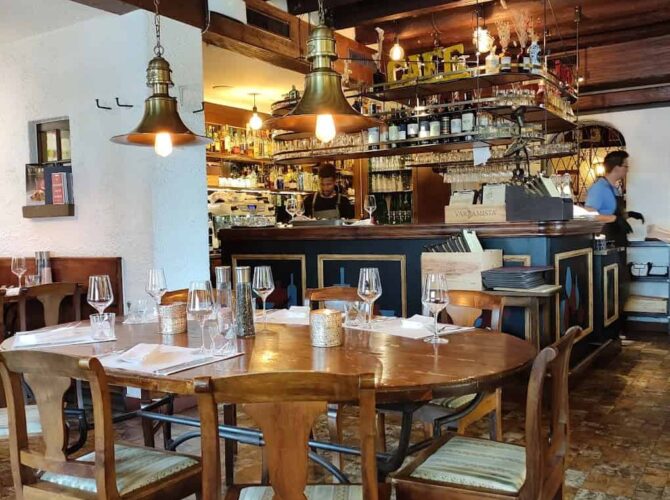 Vieux-Lausanne Restaurant & Bar Giraf à Lausanne, Suisse