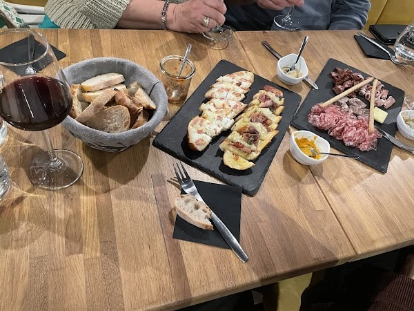 Restaurant Au Temps d’un verre, Bar à vin, Dégustation et Vente de Vin Centre-Ville, Colmar, Alsace à Colmar, France