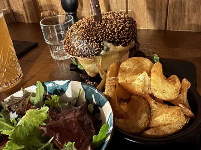 Restaurant Black Sails – A Pirate Tavern By Chef LeChat à Cannes, France