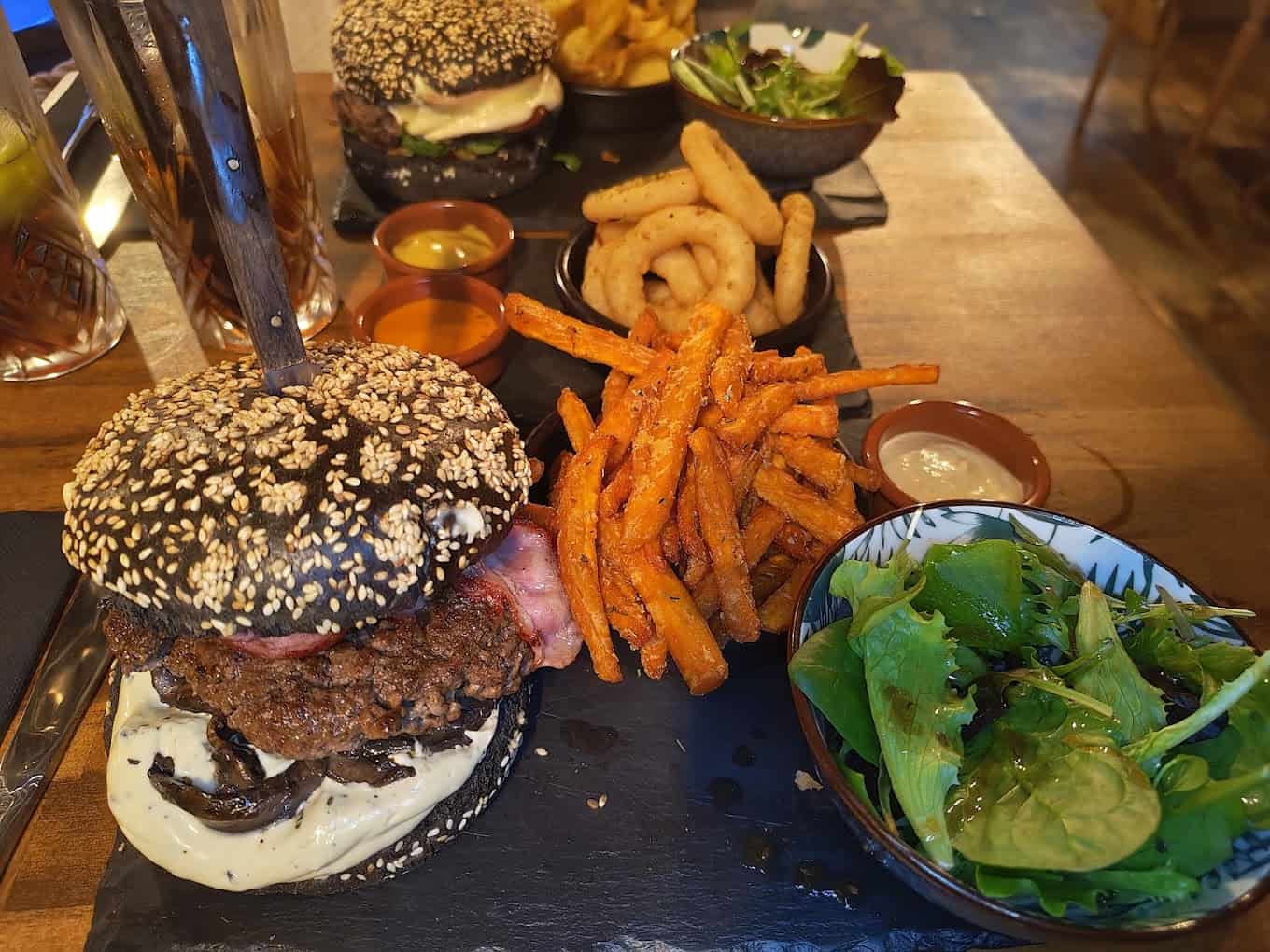 Restaurant Black Sails – A Pirate Tavern By Chef LeChat à Cannes, France