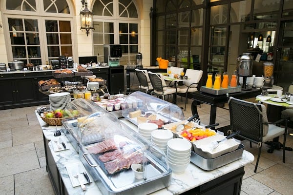 Restaurant La Cour Brasserie Chartres à Chartres, France