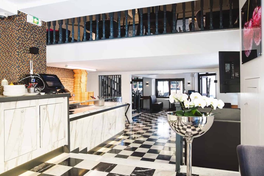 Restaurant La Piazza à Cannes, France