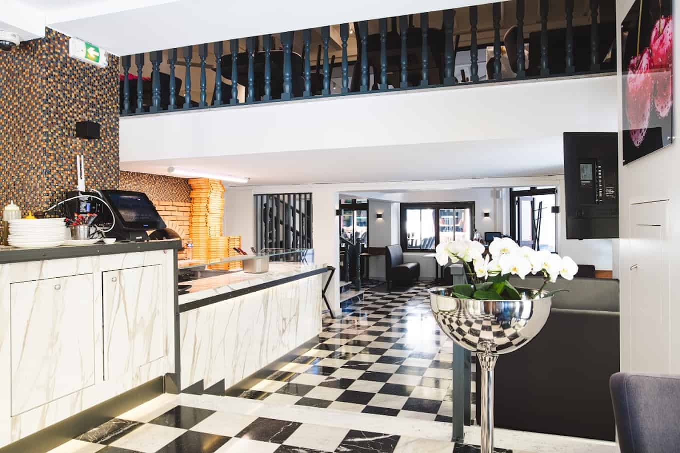 Restaurant La Piazza à Cannes, France
