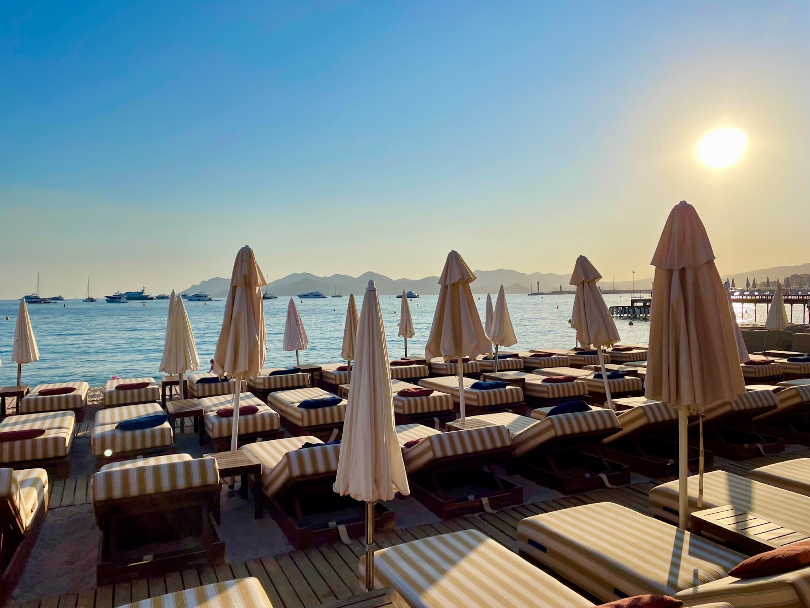 Restaurant La Plage du Martinez à Cannes, France — photo 2