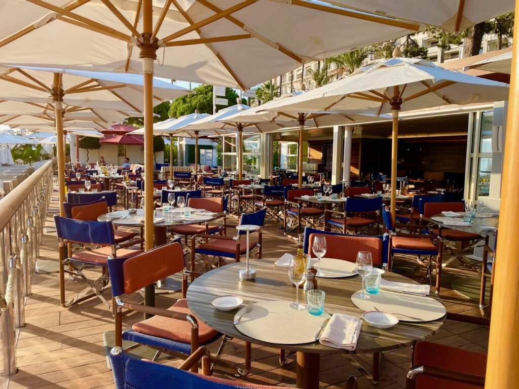 Restaurant La Plage du Martinez à Cannes, France