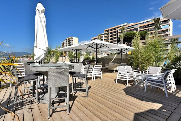 Le Cabanon – Restaurant – Plage à Cannes, France