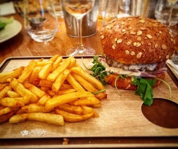 Restaurant Le Café Serpente à Chartres, France