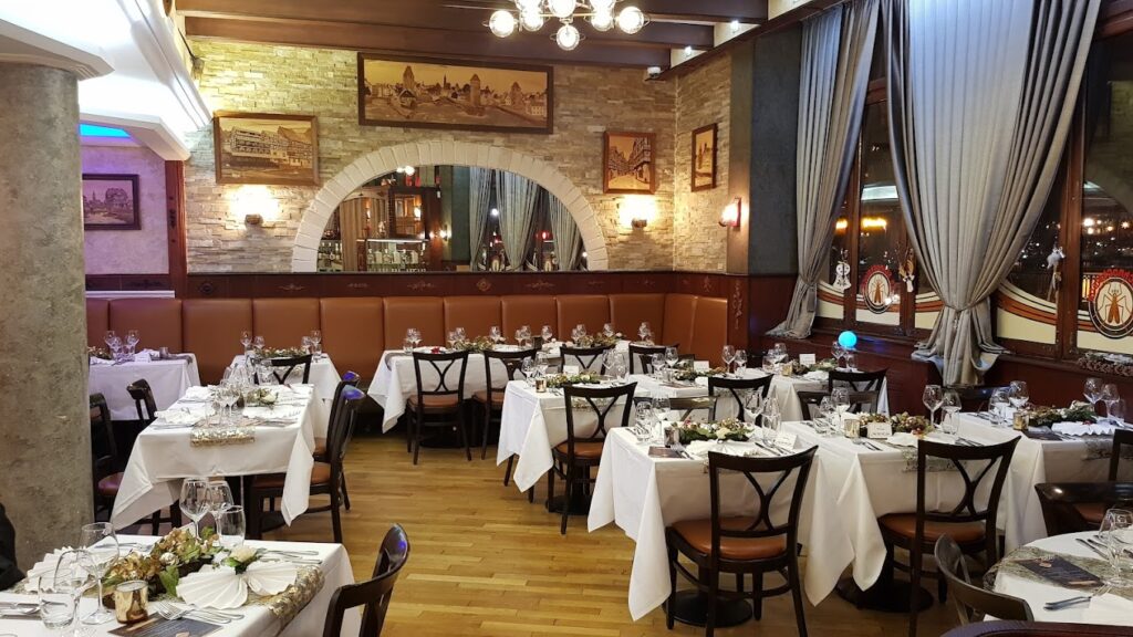 Restaurant Alsacien Strasbourg Schnockeloch – Tarte flambée Flammekueche à Strasbourg, France