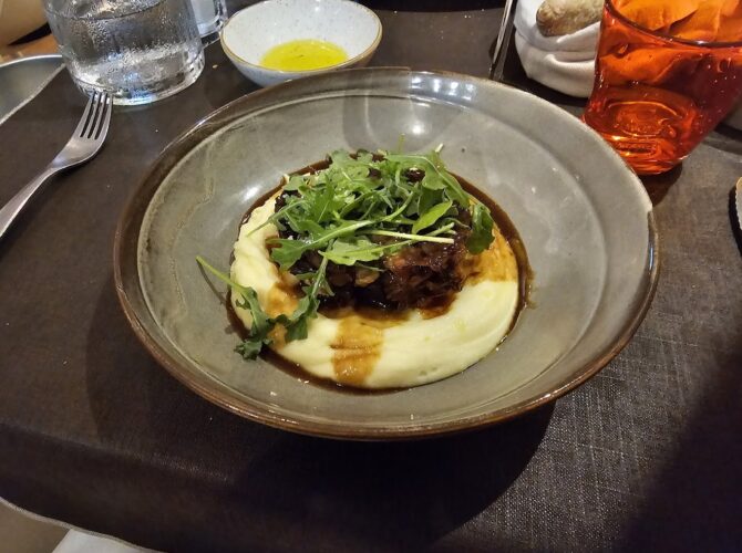 Restaurant L’éponyme à Cannes, France