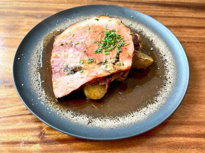 Restaurant Les coudes sur la table à Reims, France