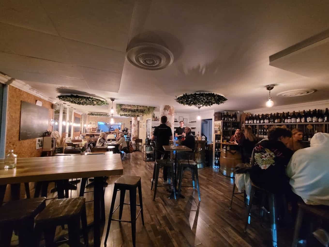 Restaurant Les coudes sur la table à Reims, France