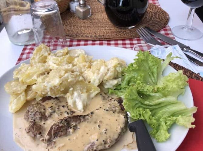 Restaurant Little Next Door à Cannes, France