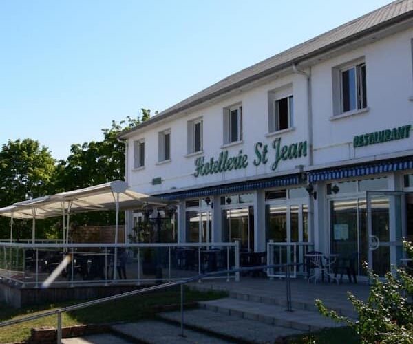 Restaurant Logis Hôtellerie Saint Jean à Saint-Jean-de-Thouars, France